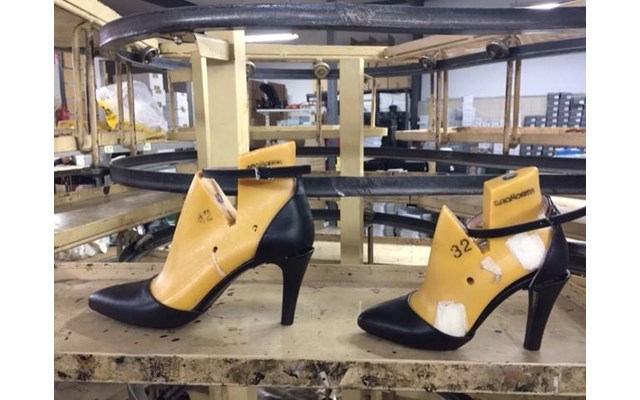 Duidelijk maken vonnis behuizing Pumps en Hakken: Stravers Luxe Schoenen