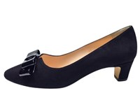 Zwart suede pumps met strikje in kleine sizes