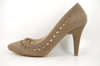 Taupe pumps in grote sizes