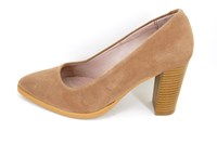 Nude suede puntige pumps in grote maten