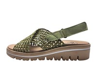 Sandaal gevlochten kruisband -pistache groen in grote sizes
