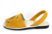 Spaanse Glitter sandalen - oker geel in grote sizes